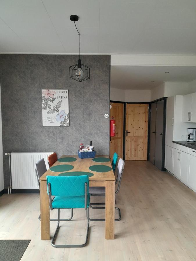 Luxe 5 Persoons Bungalow Op Rustig Vakantiepark Nabij Leeuwarden Dronrijp Ngoại thất bức ảnh